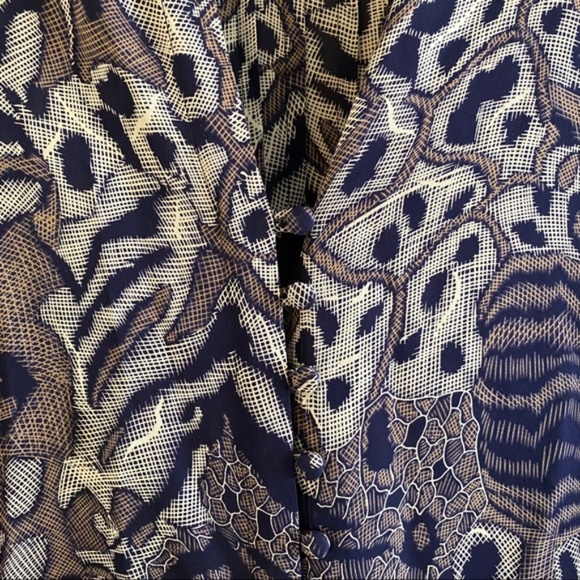 Parker Silk Navy Blue & White Print Button Down Blouse Small - Picture 7 of 11